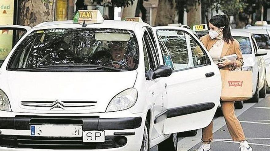 Imagen de archivo de la parada de taxis de Gran Capitán en Córdoba.