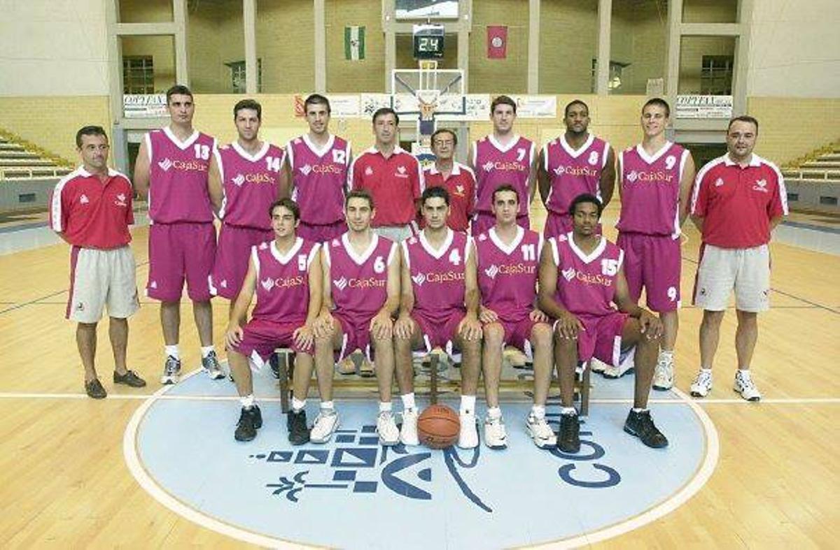 Plantilla del CajaSur Córdoba de la temporada 2001-02.