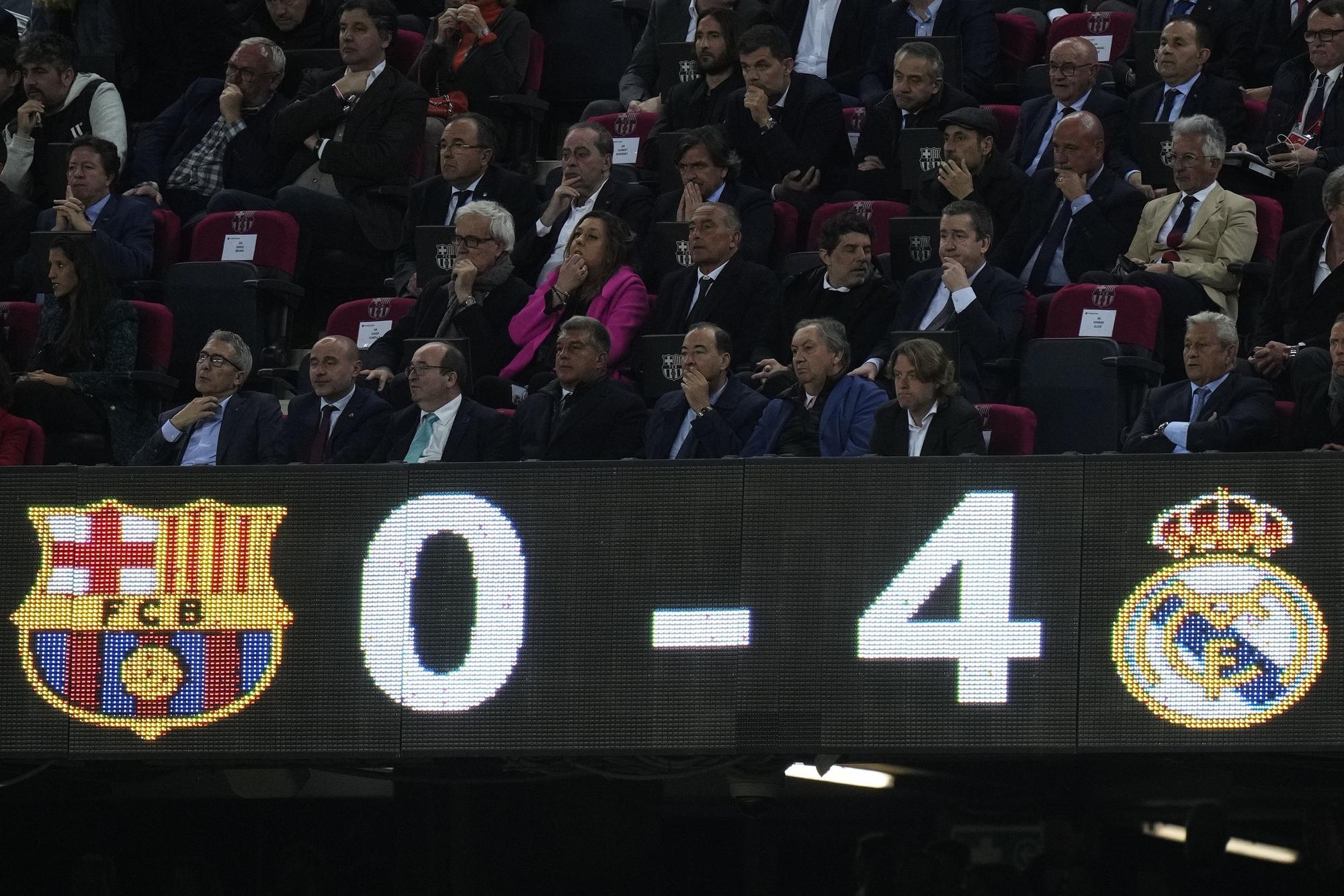 Joan Laporta, en el palco durante el Barcelona - Real Madrid de semifinales de la Copa del Rey.