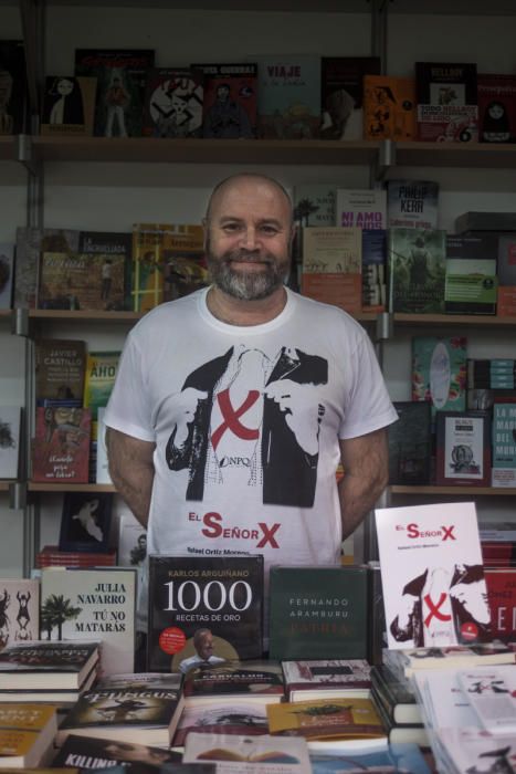 Ambiente en la Feria del Libro de València