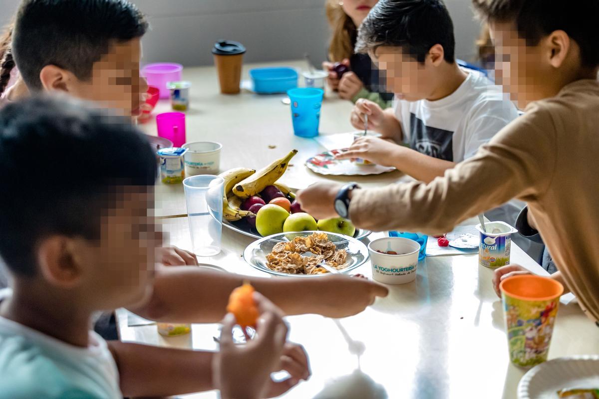 Los estudiantes llevan todos los días sus vasos, platos y cubiertos de casa, para enseñarles también hábitos relacionados con la sostenibilidad.