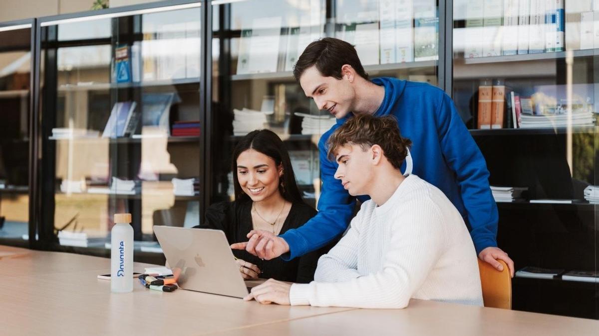 La formación práctica es uno de los pilares del modelo de Davante Cartagena, orientado a preparar al alumnado para las necesidades reales del mercado laboral.