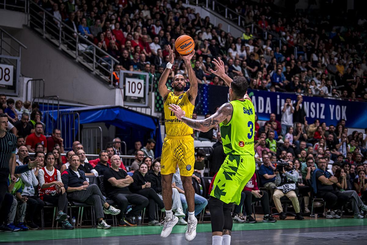Scrubb lanza durante el Tofas-Canarias de la primera vuelta.