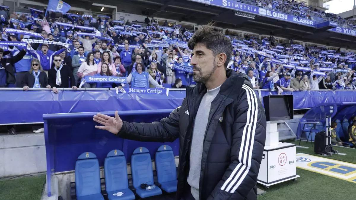 Veljko Paunovic, entrenador del Real Oviedo, en el Carlos Tartiere.