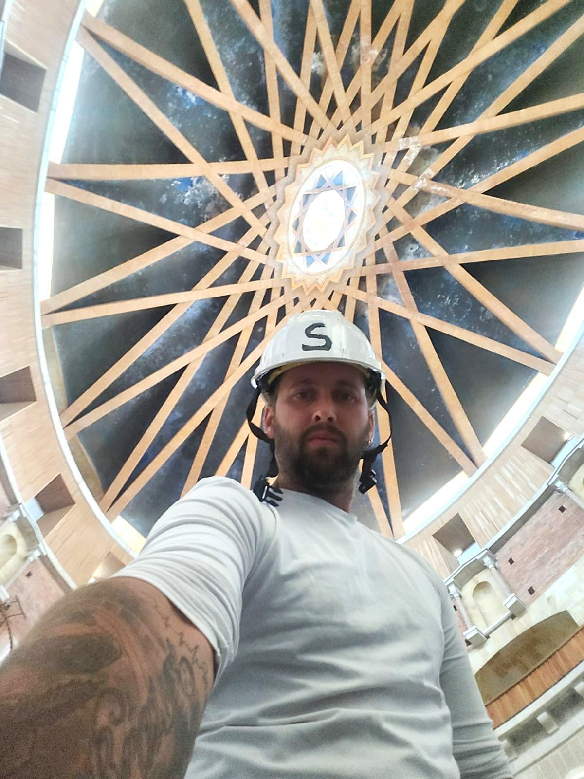 Sergio Calvo en una de las obras realizadas por su empresa.