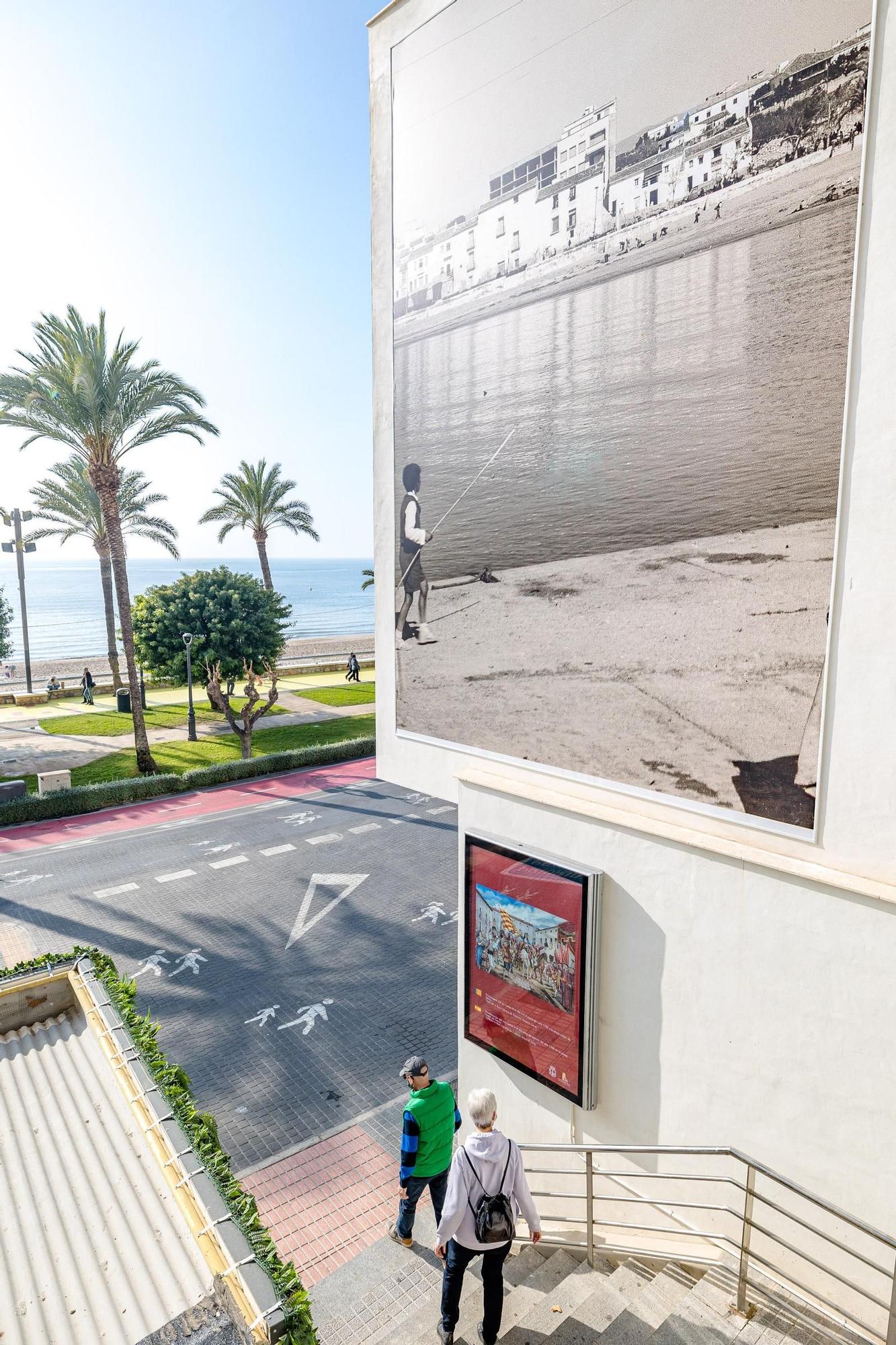 Un nuevo «espai d’art» en el barrio de El Campo recoge imágenes de los tapices que donó el historiador a Benidorm