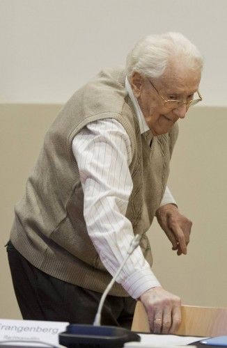 Oskar Brüning de 93 años, es juzgado desde hoy en Alemania por su complicidad en los crímenes del campo de exterminio, donde ejercía como incautados de las pertenencias de los presos
