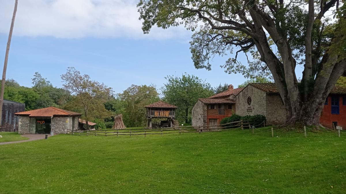 Museo del Oriente de Asturias, en la finca Llacín, en Porrúa (Llanes).