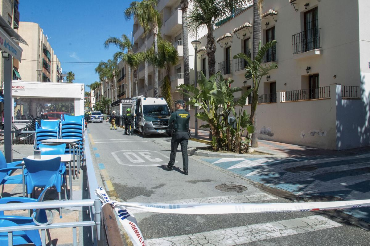 Un trabajador ha resultado herido tras una explosión, al parecer de gas, que se ha producido en el hotel Olas de Almuñécar.