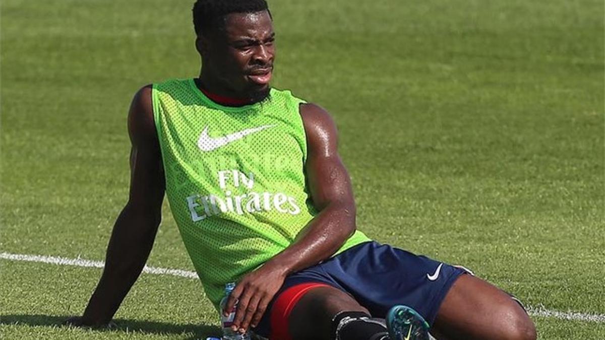 Aurier, apartado del PSG