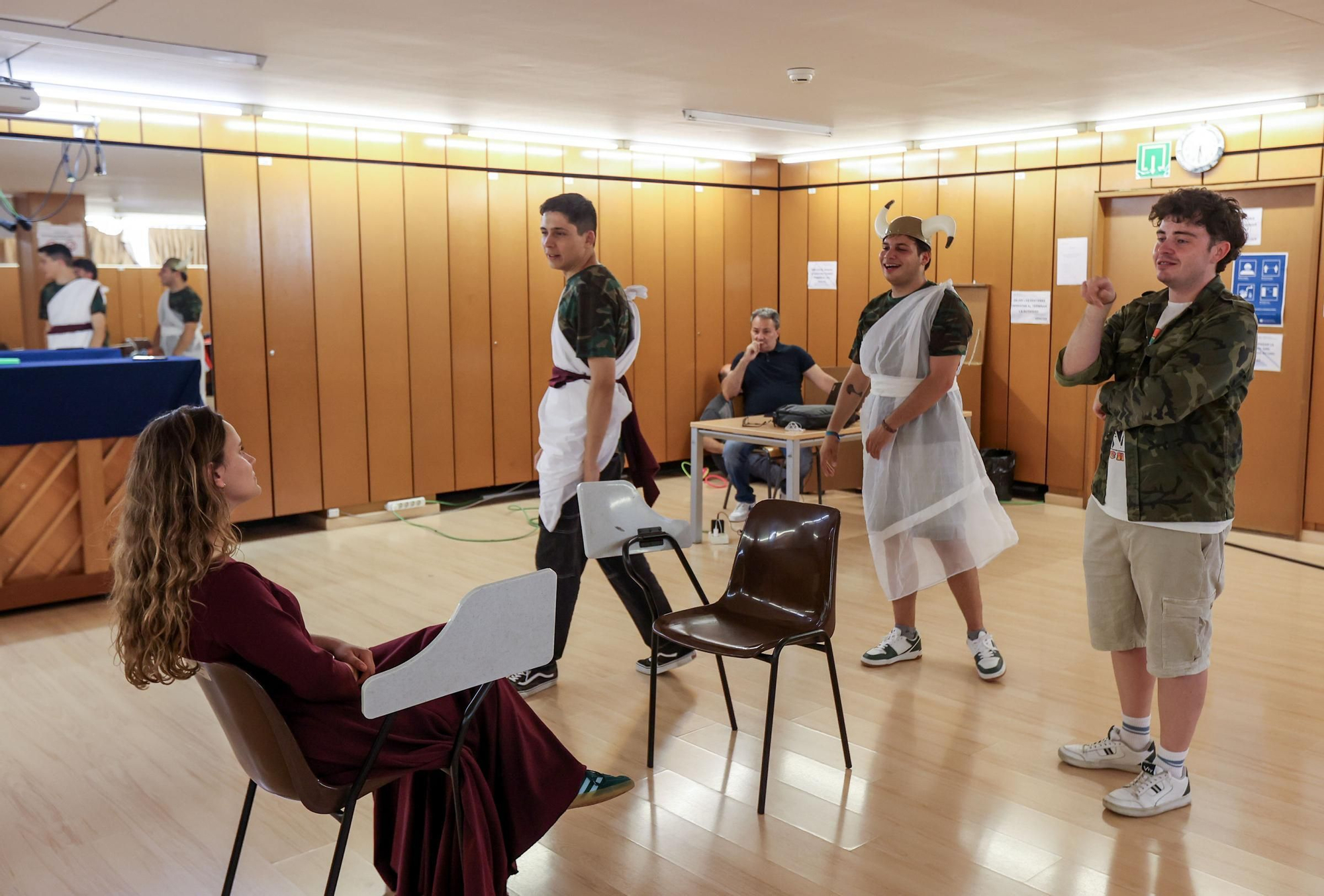 Ensayo de la obra "Lisístrata Occupy Acrópolis" en el Paraninfo de la UA