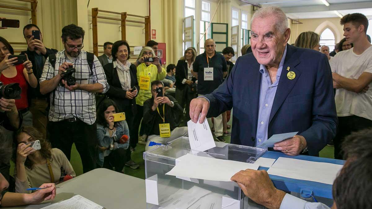 Elecciones 26-M. Maragall vota en el colegio Infant Jesús de Barcelona