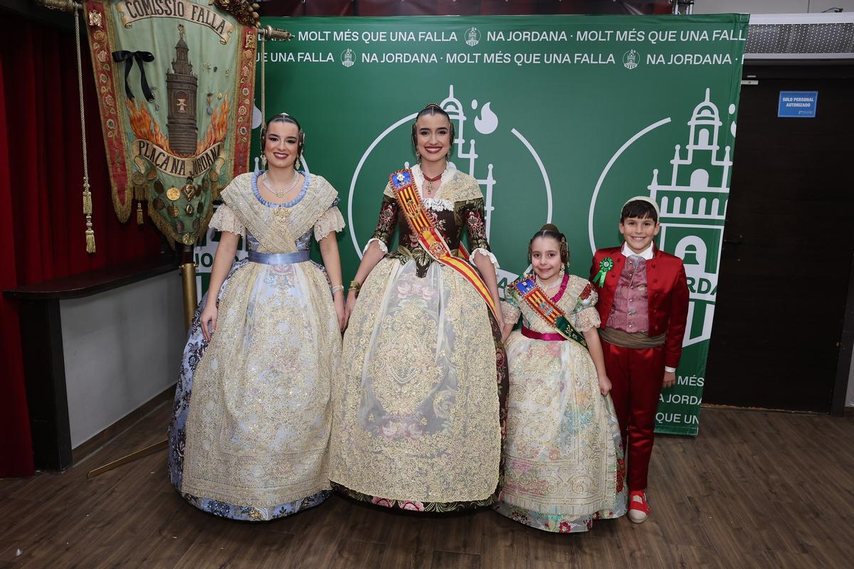 Santiago Ballester hace un cameo en la presentación de Na Jordana