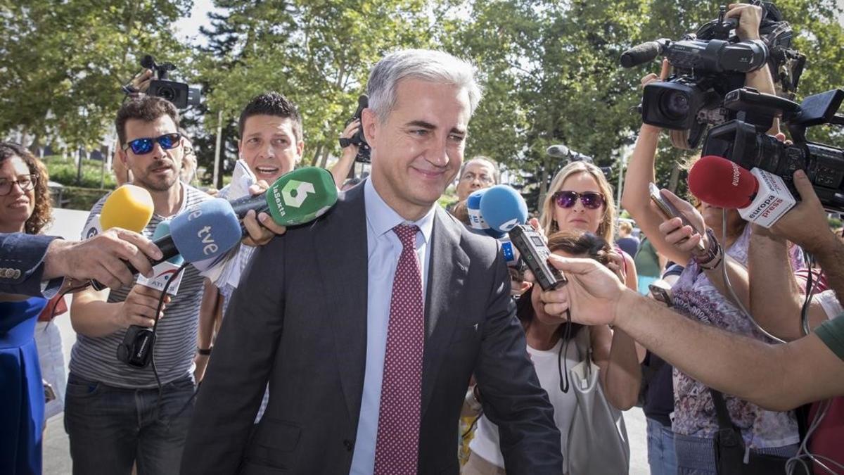 Ricardo Costa, a su llegada a los juzgados de València para declarar como testigo en el 'caso Imelsa'.