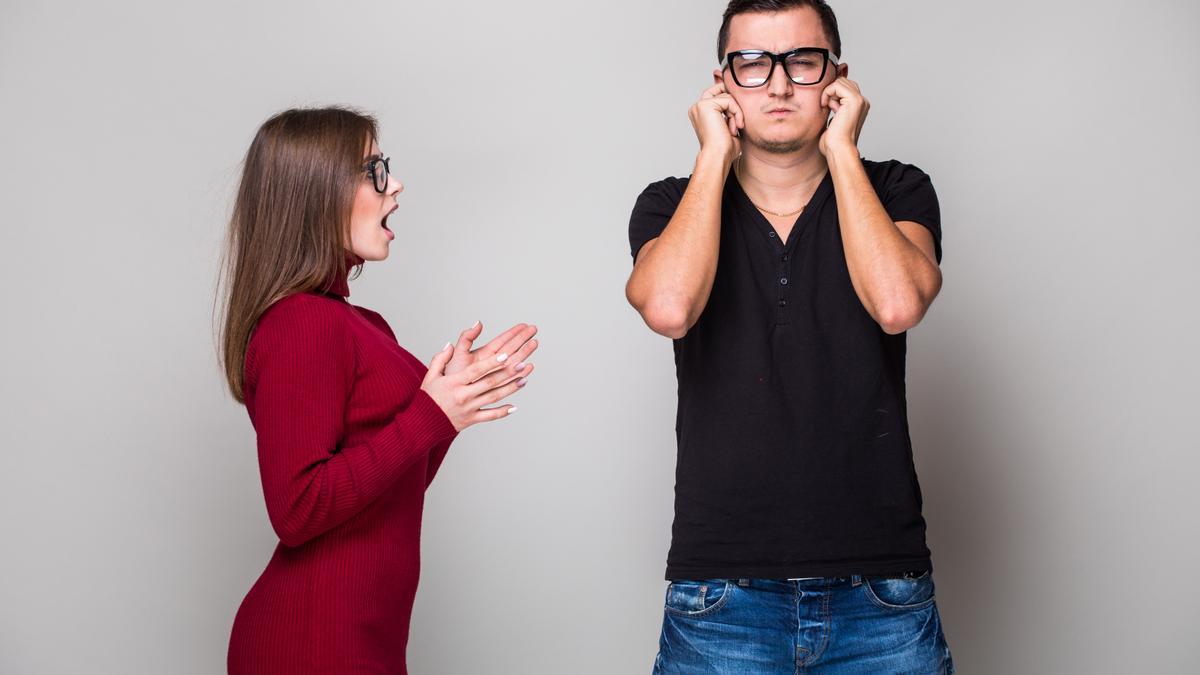 Pareja discutiendo