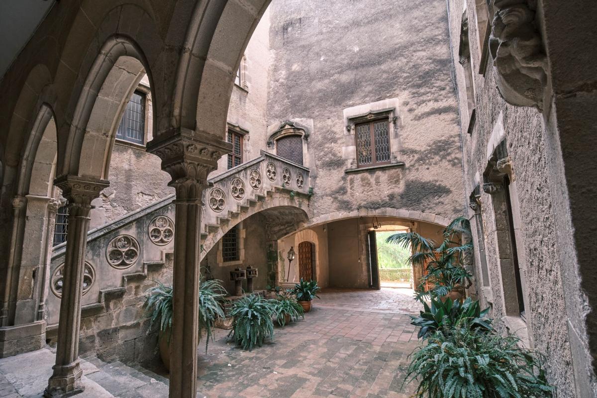 Imagen del patio interior de la Torre Pallaresa de Santa Coloma de Gramenet