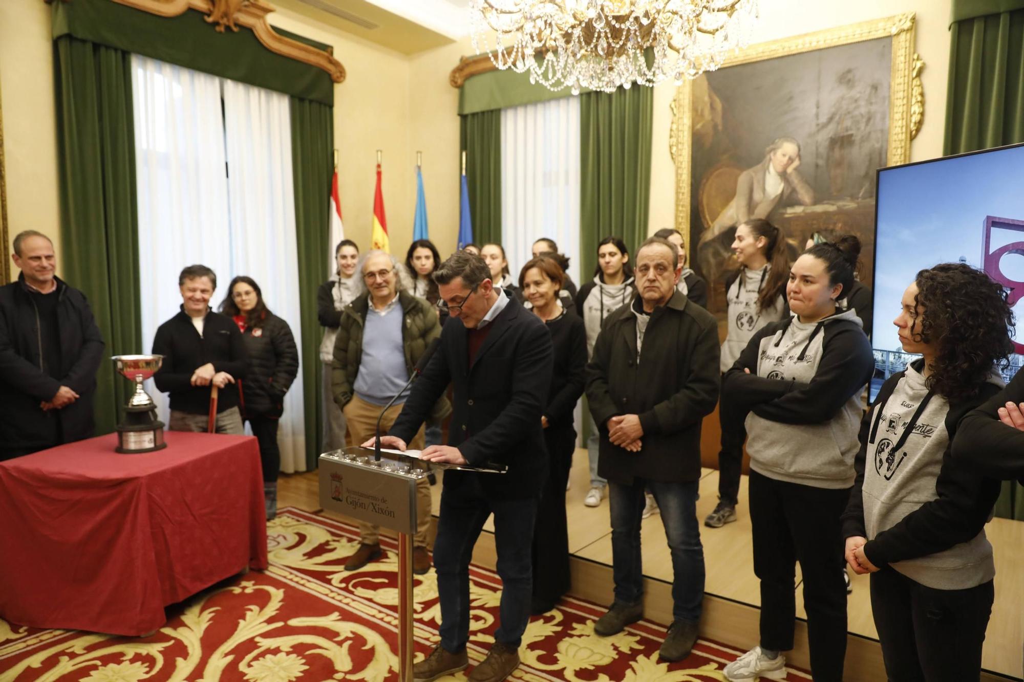 La recepción en el Ayuntamiento a las jugadoras del Telecable Gijón, en imágenes