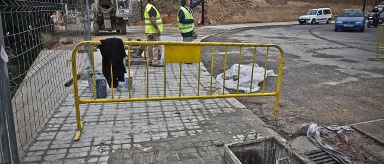 Alcoy habilita aceras para completar una nueva «Vuelta a los Puentes»