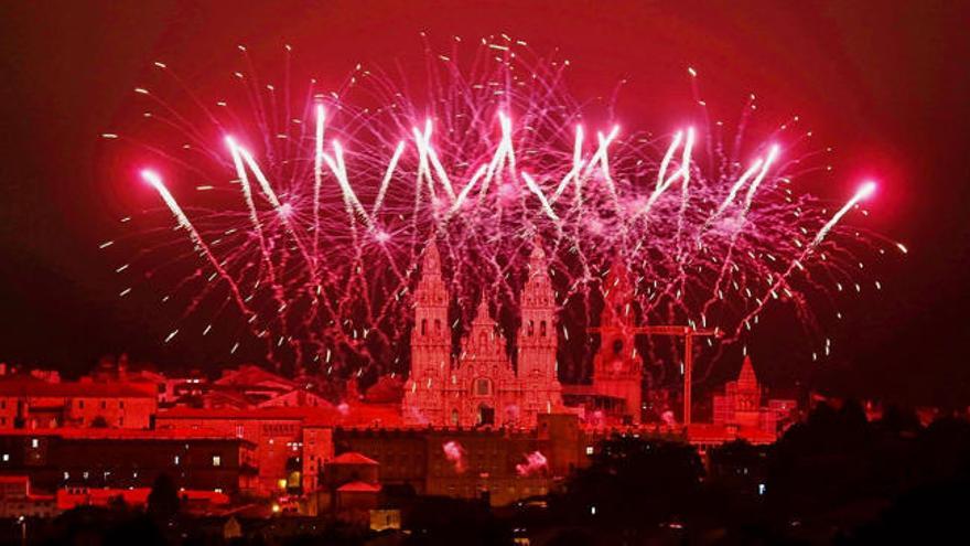 Rosalía de Castro y las Marías iluminan el Pazo de Raxoi en Santiago