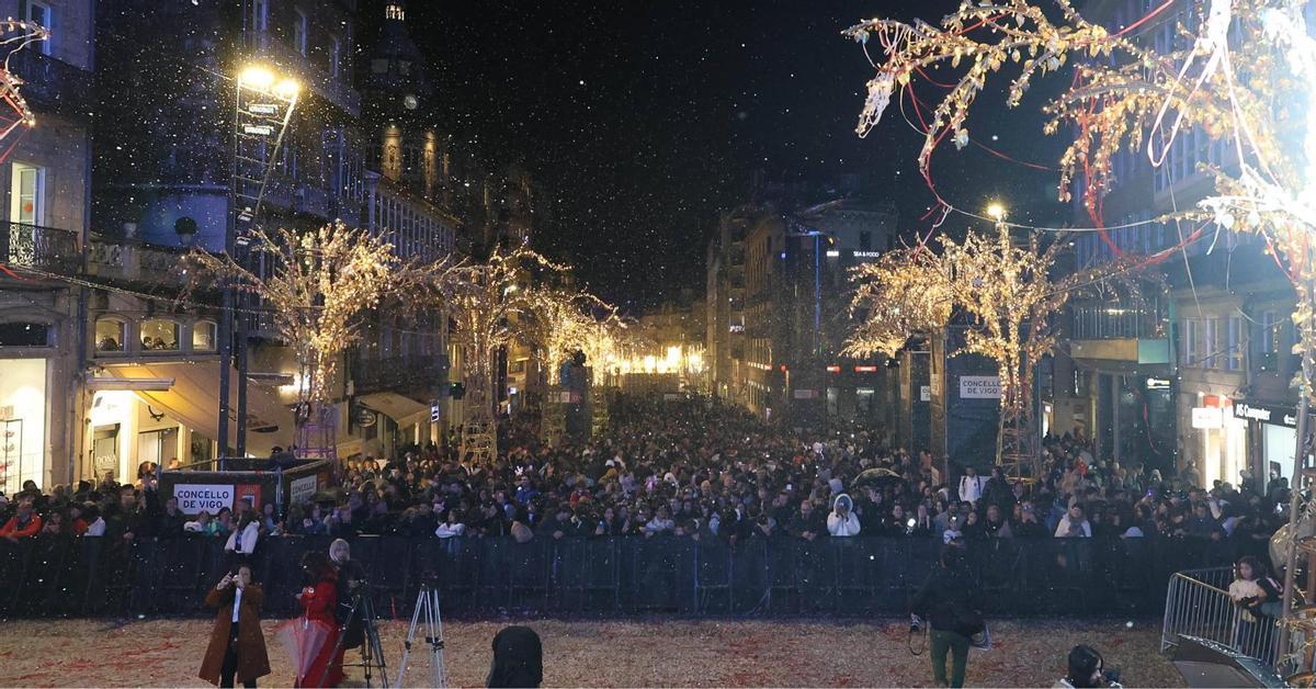 Vigo enciende la Navidad más grande de su historia ante miles de personas