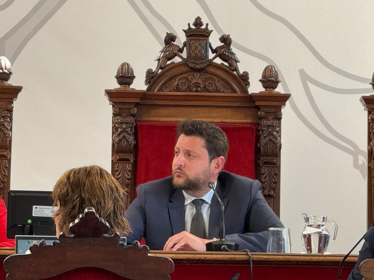 El alcalde de Tarragona, Rubén Viñuales, durante el pleno de este jueves.