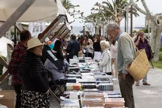 La Feria del Libro y la Fira de Stocks de Santa Eulària, en imágenes