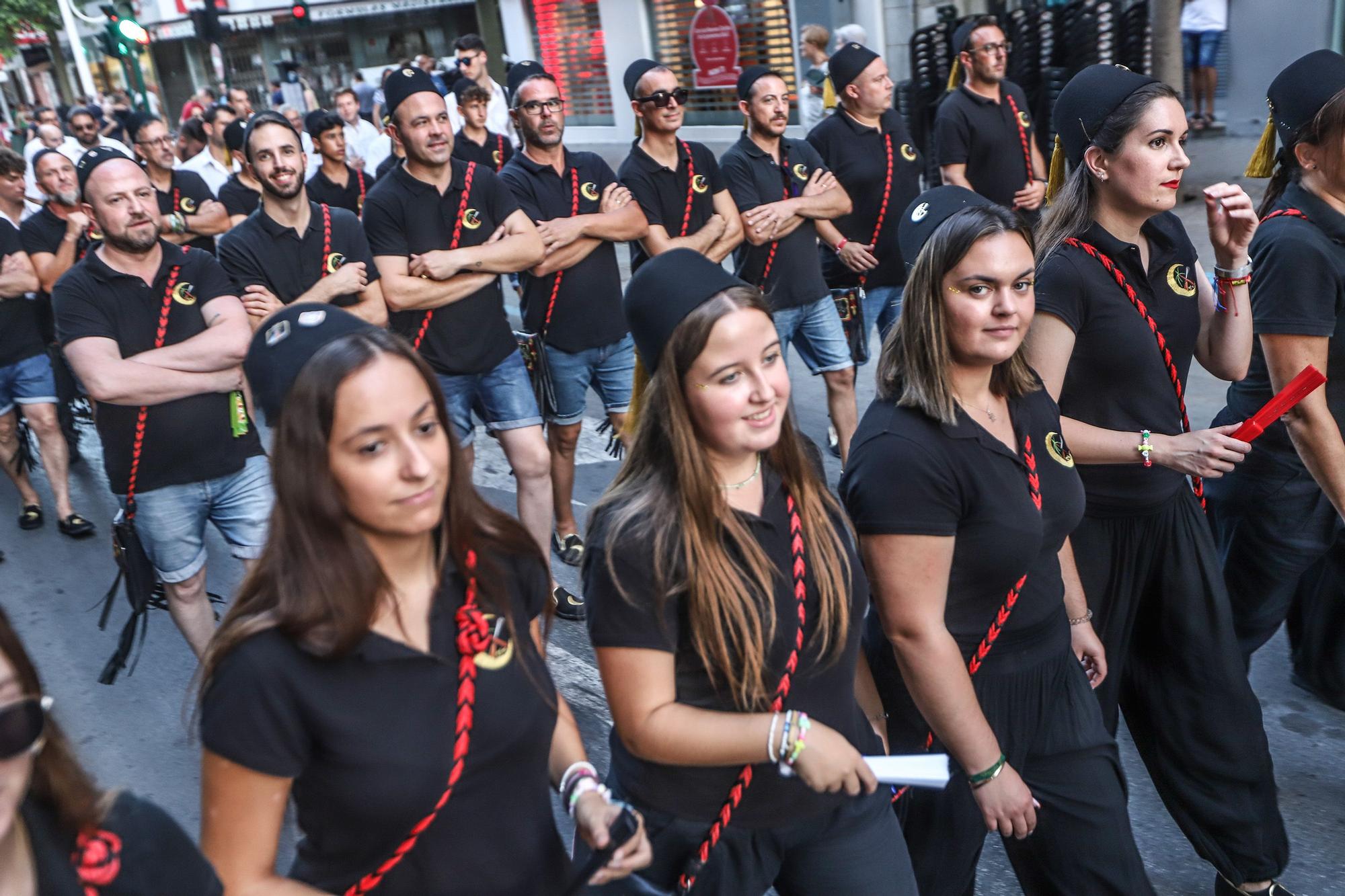 Los Moros y Cristianos de Elche recuperan su Entraeta