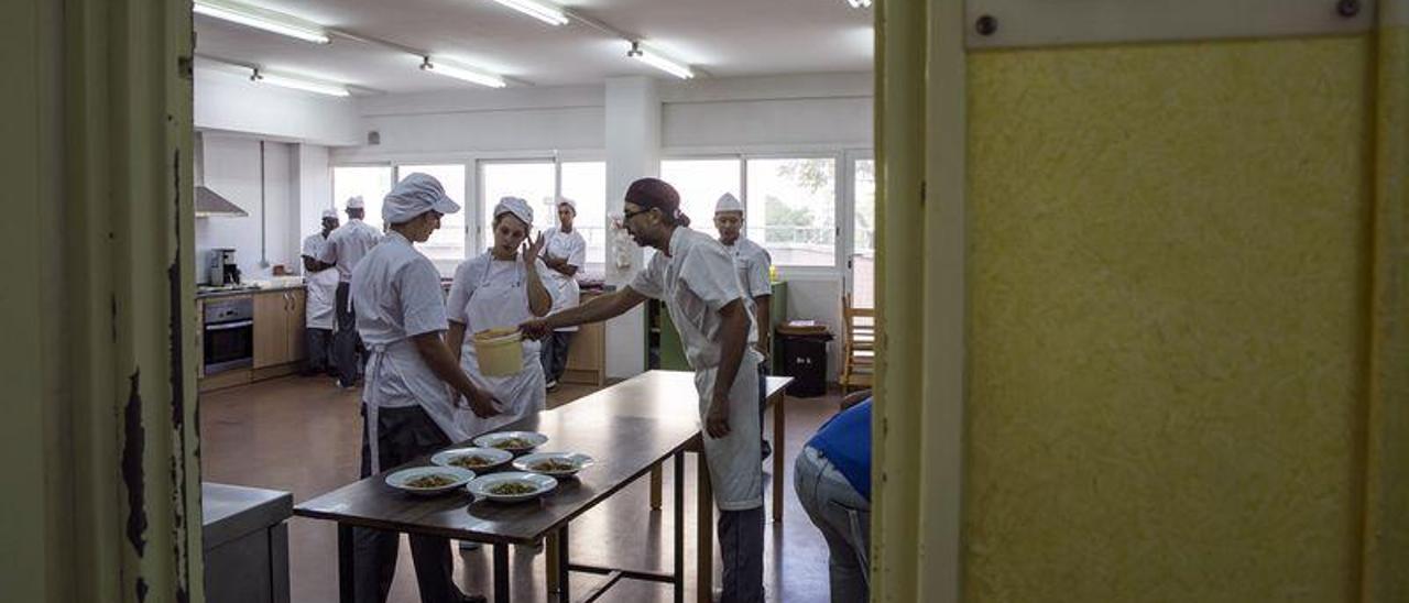 El empleo juvenil mejora en Castellón 
pero a golpe de precariedad