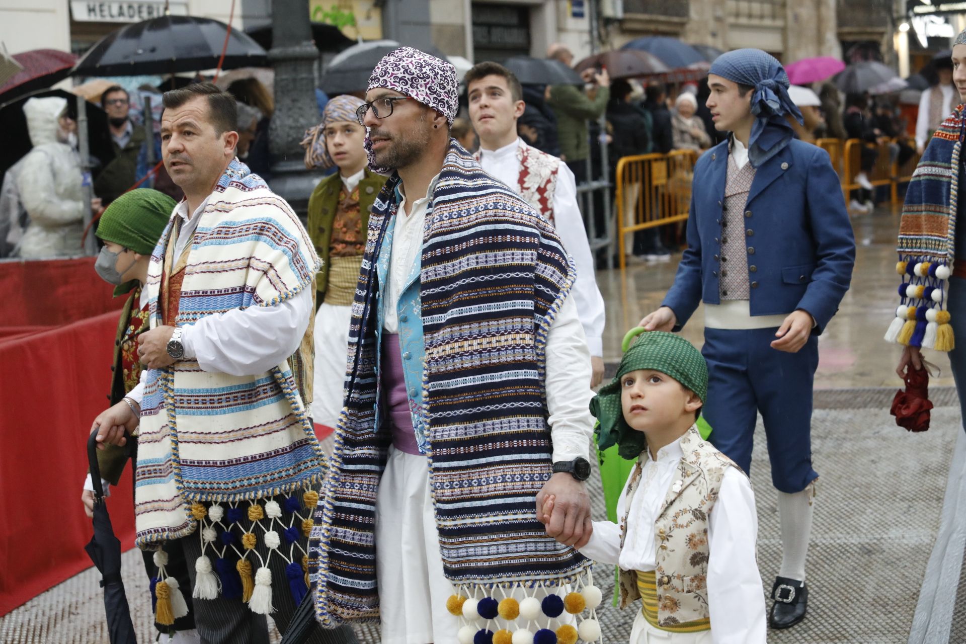 Búscate en el primer día de ofrenda por la calle Quart (entre las 18:00 a las 19:00 horas)