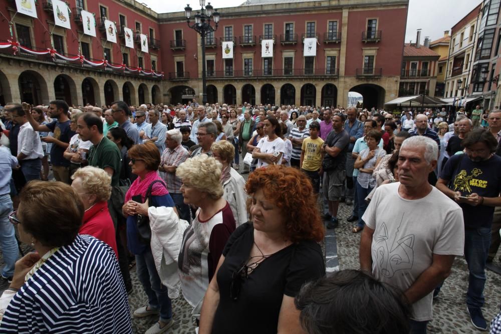 Minuto de silencio en Gijón