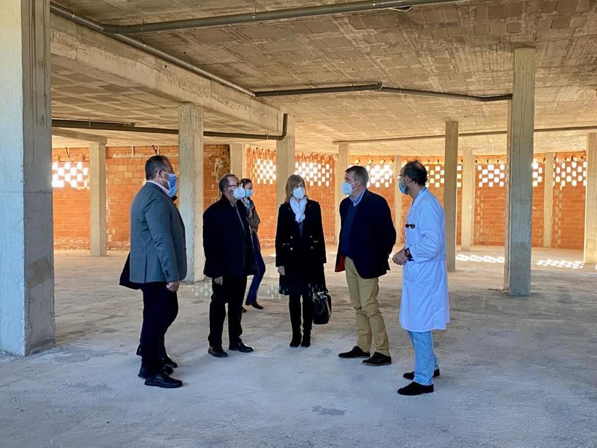 Visita del alcalde y responsables de Sanidad a las oficinas que finalmente se han comprado