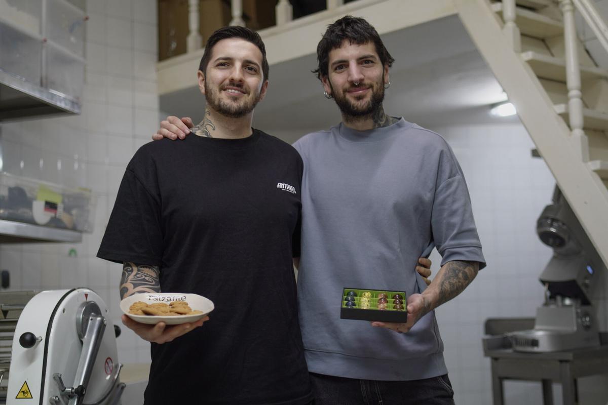 Dos de los hermanos de la familia Velando