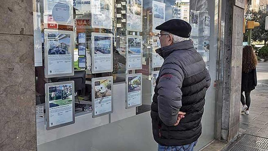 La compraventa de vivienda de segunda mano registra la reducciÃ³n mÃ¡s acentuada en las islas.