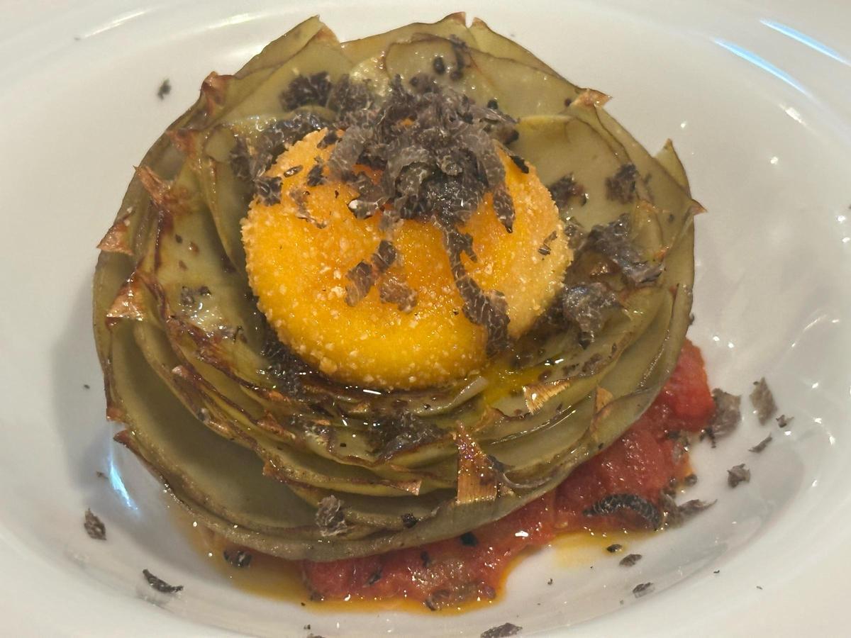 Flor de alcachofa con yema y trufa
