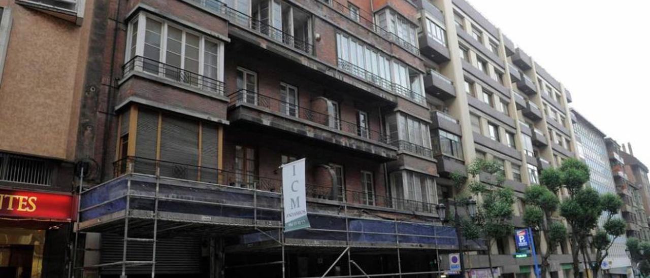 Estado actual del edificio del número 19 de la calle Cervantes.