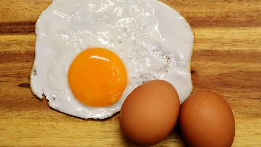 Adiós a freír el huevo en la sartén: así se hacen los mejores huevos fritos