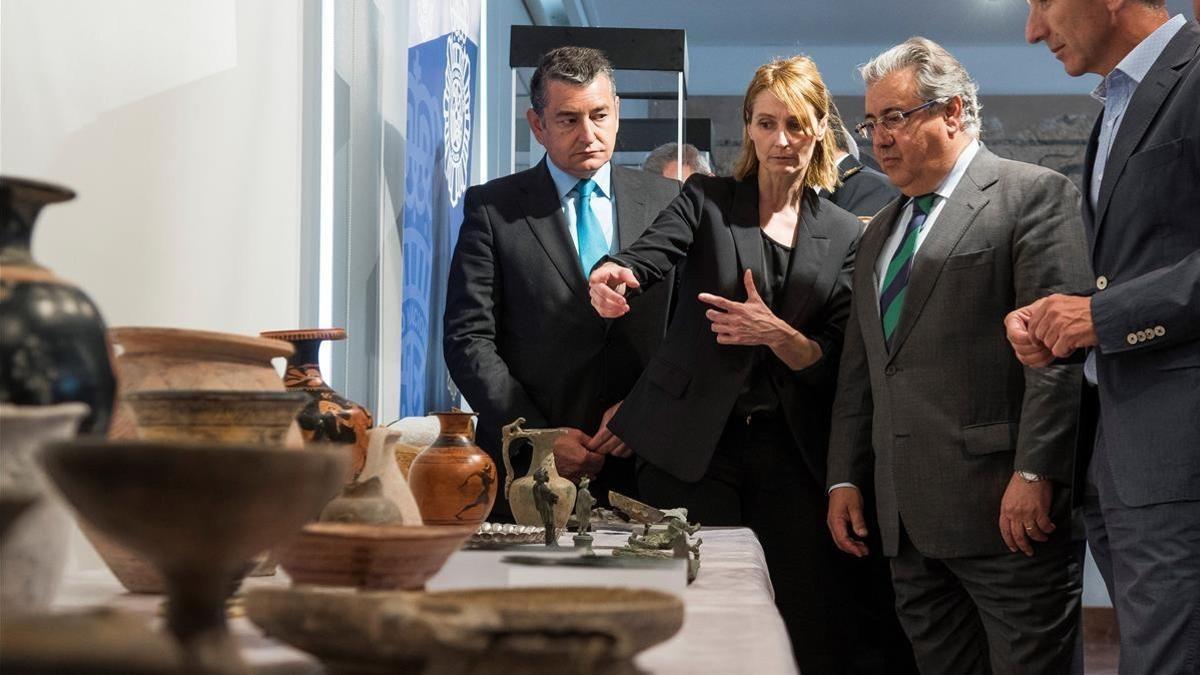 El ministro de Interior, Zoido, jen el acto de entrega al Museo Arqueológico de Sevilla de 791 piezas saqueadas