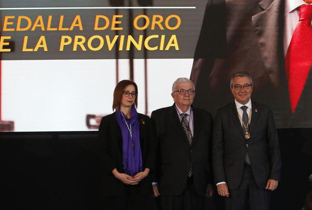 La Diputación ha entregado este viernes las Medallas de Oro del Día de Málaga en la iglesia Nuestra Señora del Rosario de La Cala del Moral