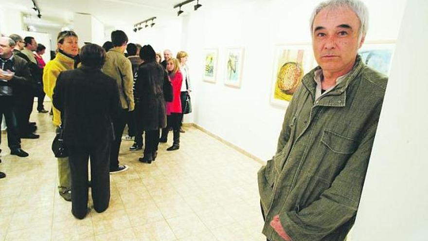 Benjamín Menéndez, ayer, durante la inauguración de su exposición en la galería Octógono.
