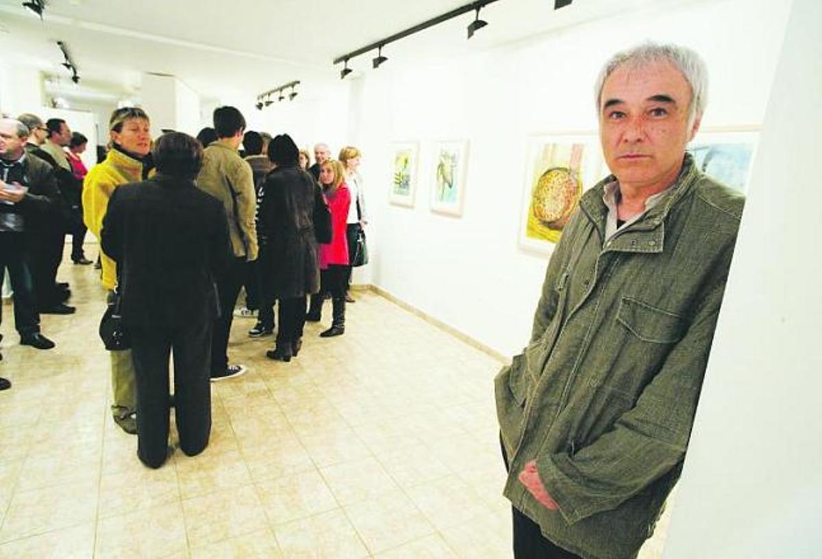 Benjamín Menéndez, ayer, durante la inauguración de su exposición en la galería Octógono.