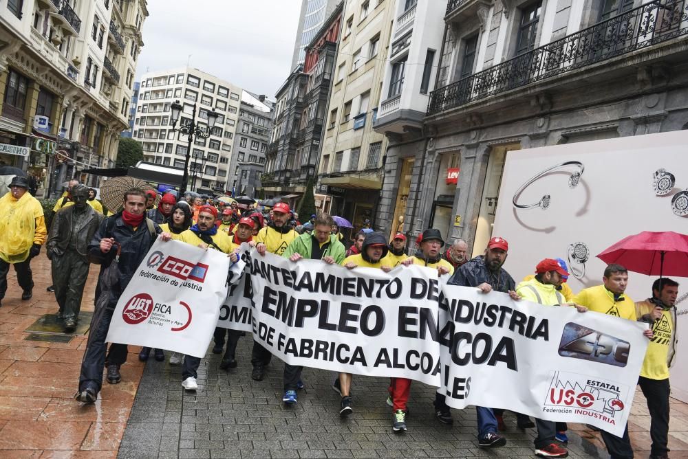 Marcha de trabajadores de Alcoa entre Avilés y Oviedo