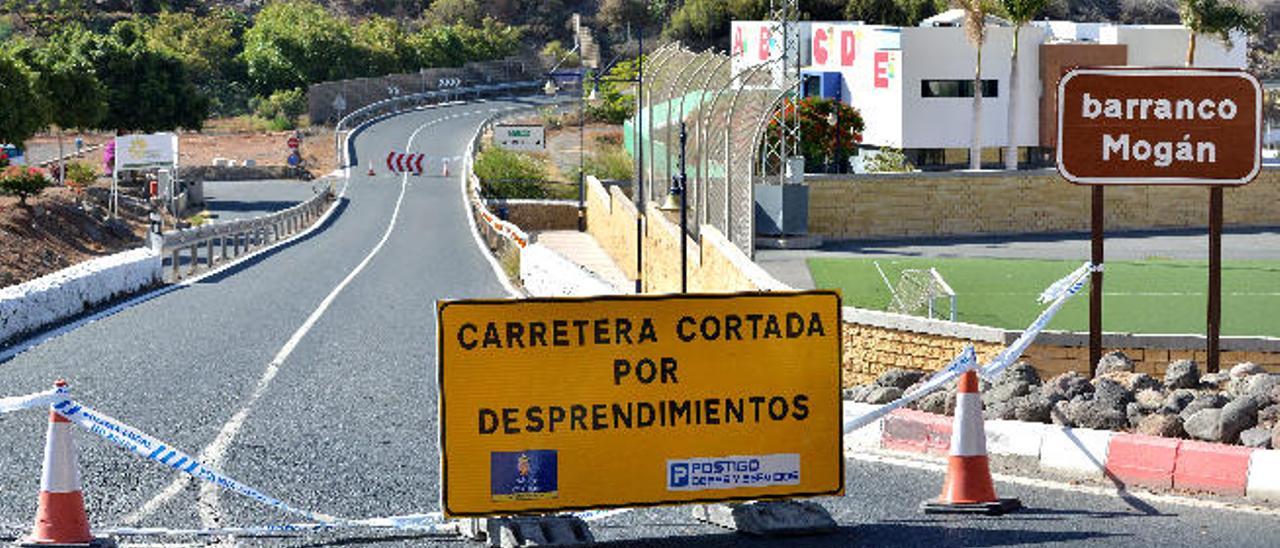 Malestar vecinal tras 14 meses sin la carretera de Taurito a Playa de Mogán