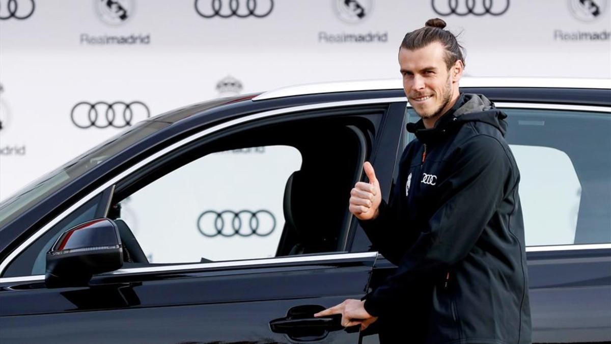 Bale, recogiendo hoy su nuevo coche