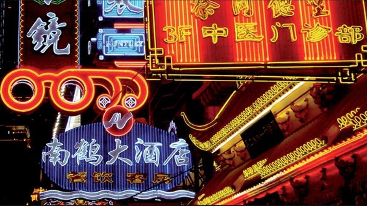 La luminosa calle
Nanjing es la gran
arteria comercial de
Shanghai, la capital
que en pocos años
se