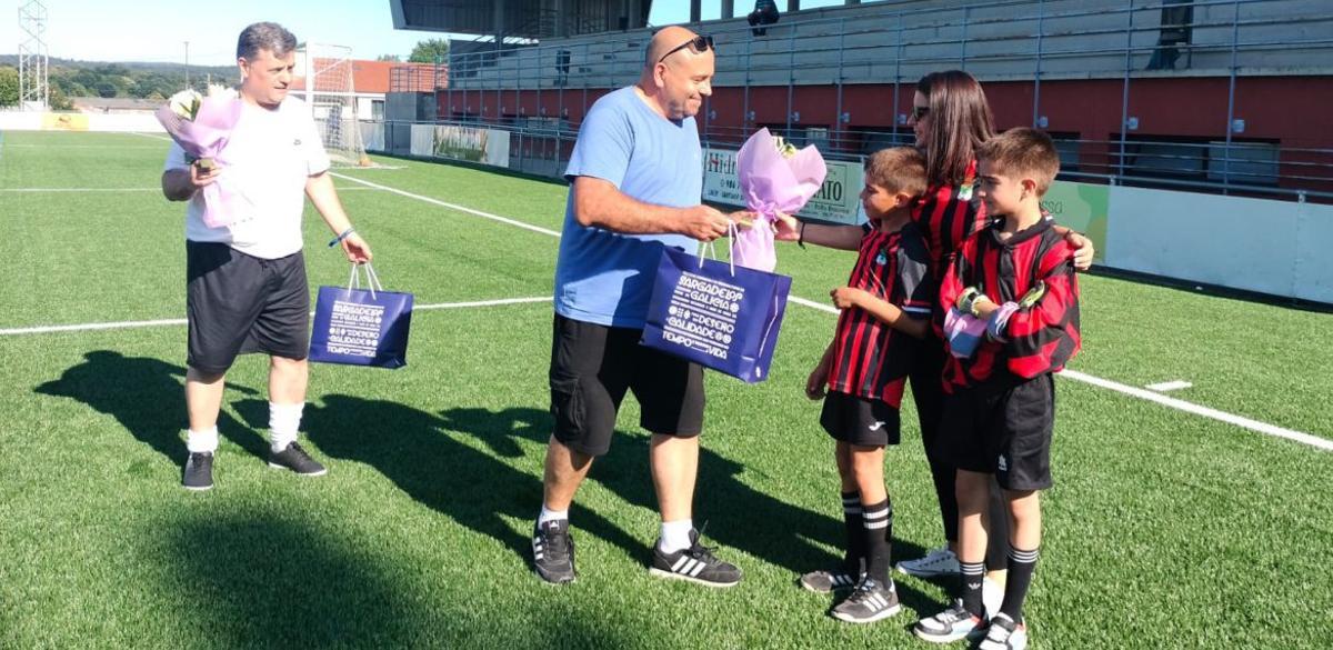 Partido y homenajes por los 25 años de los veteranos de fútbol de Lalín