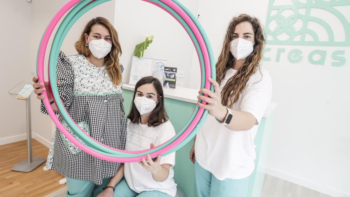 Tania Lorences, Lucía Rivero y Sandra del Rey, en el centro Creas