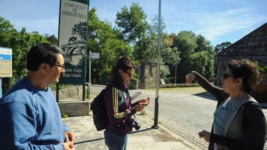 Voluntarios del Colectivo Ecoloxista do Salnés en Ponte Arnelas. // Iñaki Abella