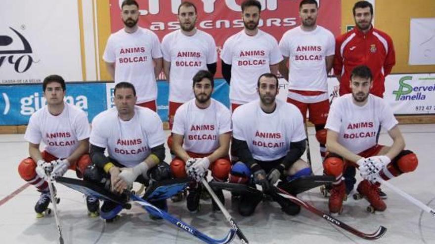 La plantilla del Citylift Girona, dissabte a Palau, amb samarretes de suport al lesionat Bolcato.