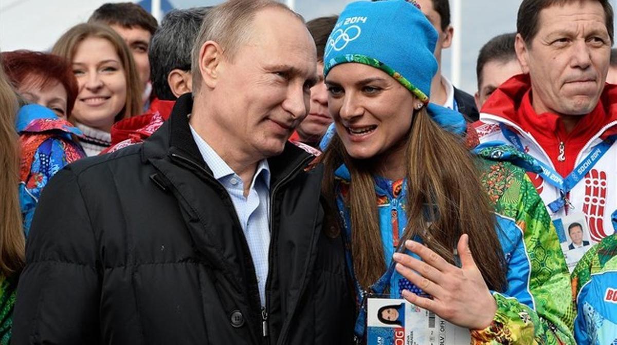 El president Putin, amb l’atleta Issinbàieva, alcadessa de la Vila Olímpica.