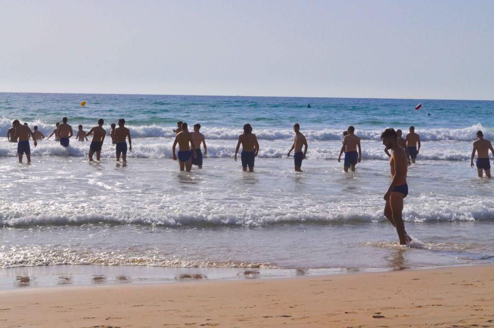 Entrenamiento del Hércules CF en la playa de San Juan